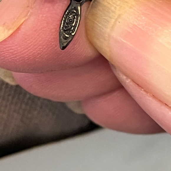 Vintage Avon Black Filigree Pendant Necklace - Women Jewelry - Picture 10 of 10